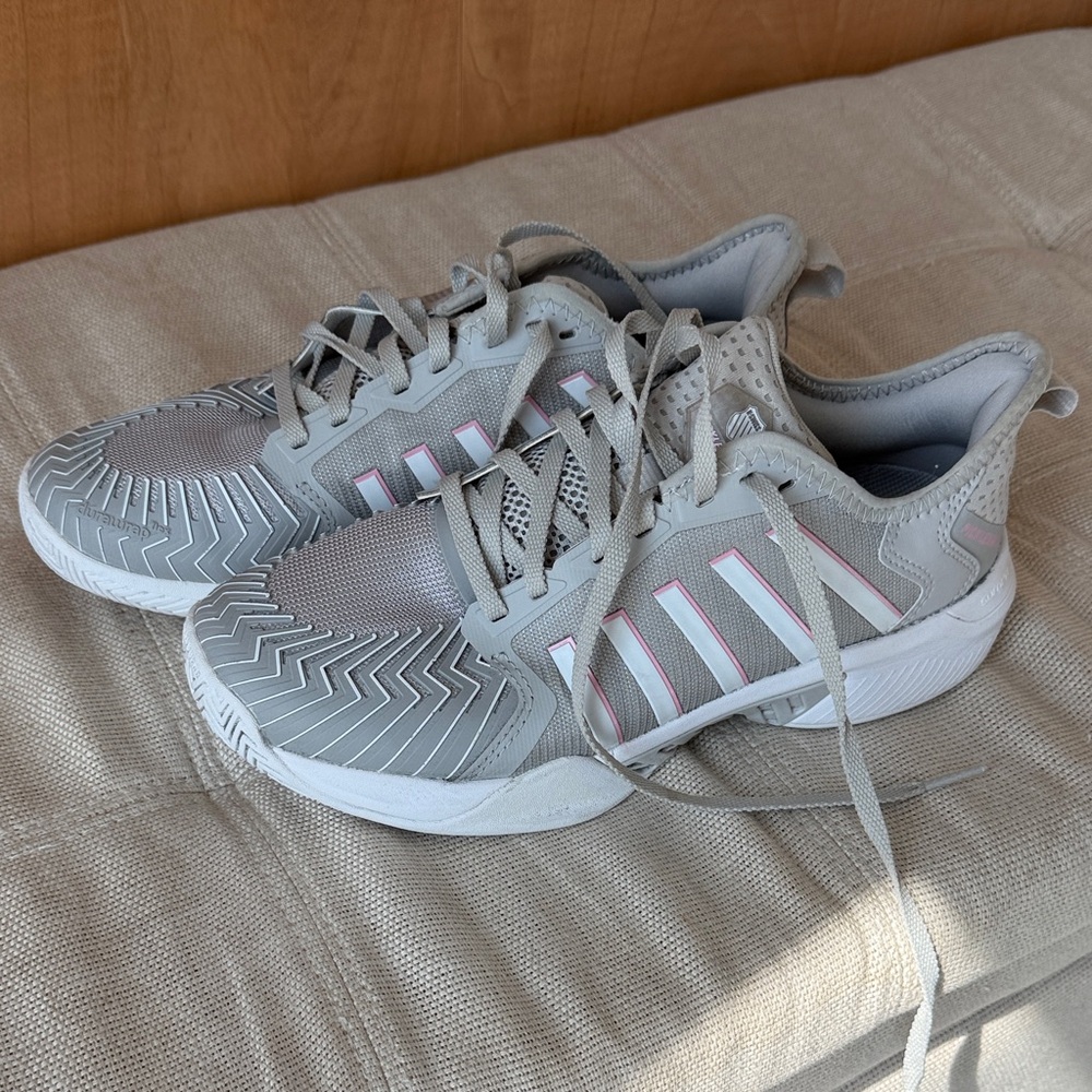K-Swiss Pickleball Sneakers in Gray and Pink